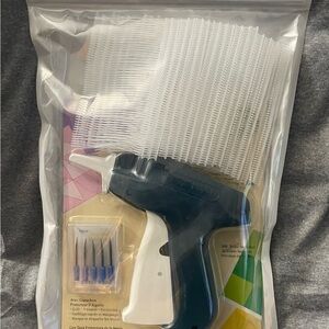 Tagging Gun with Needles and Fasteners